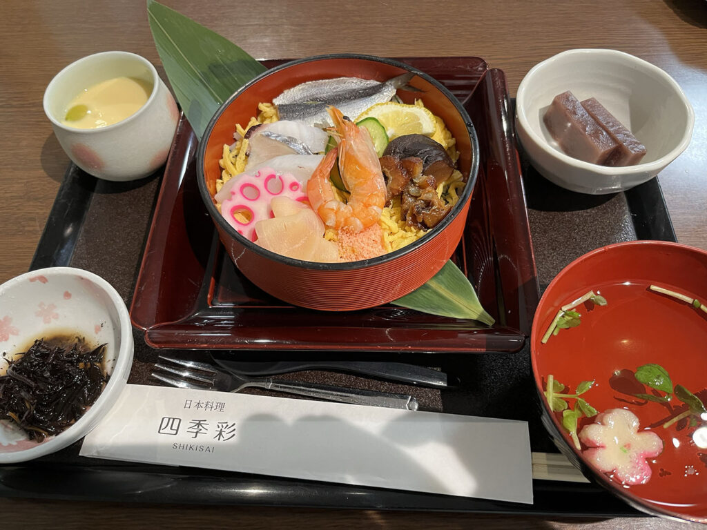 後楽園四季彩の岡山バラ寿司