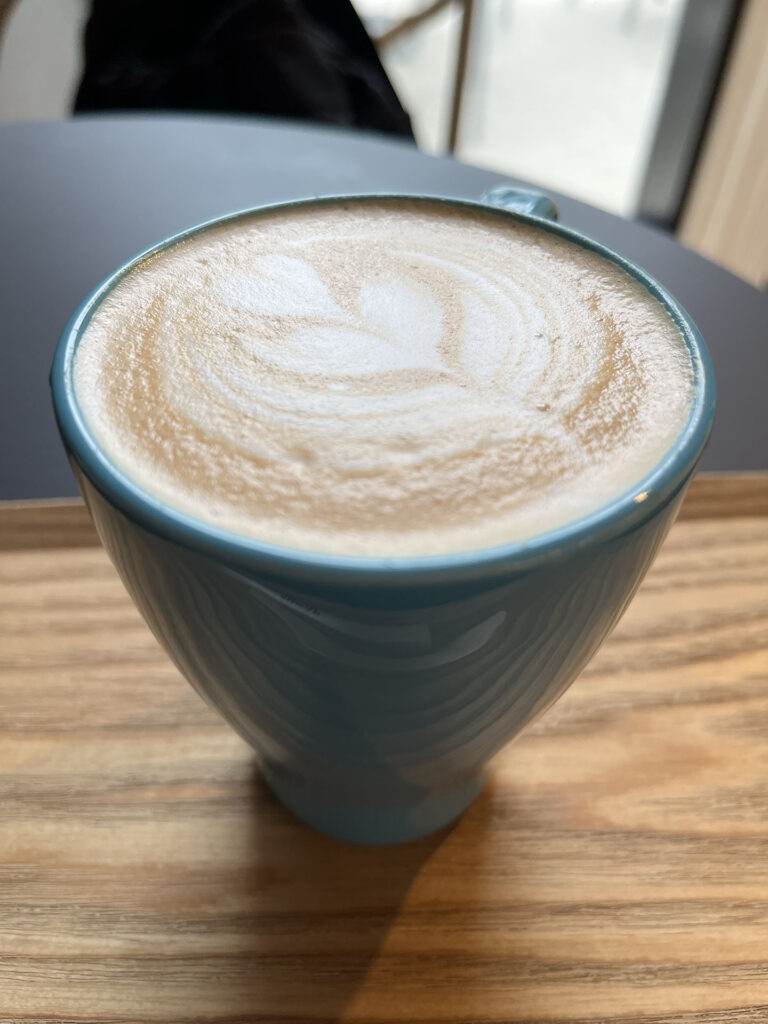 50CAFEのホットラテ